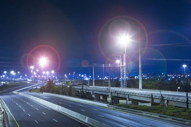 Seeing halos around lights cataract symptom