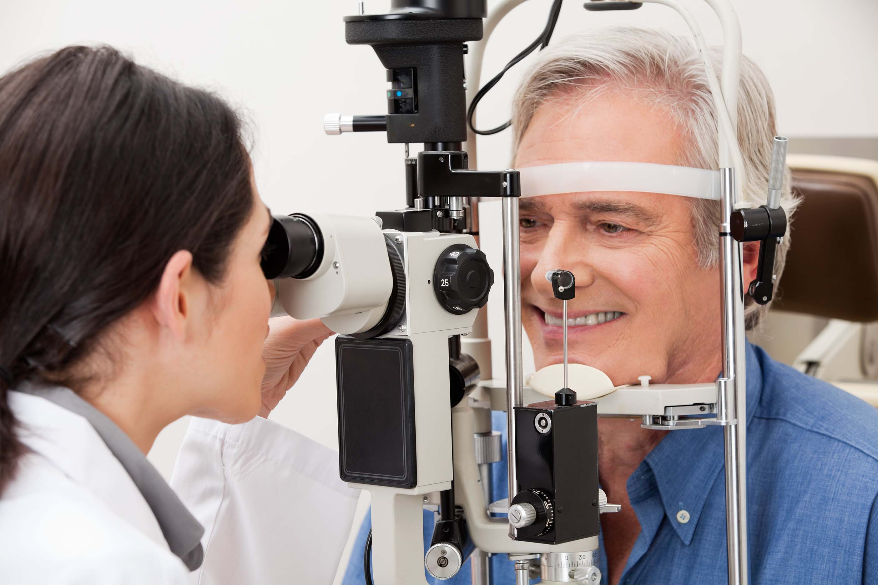 man-getting-visual-field-test Man getting a visual field test